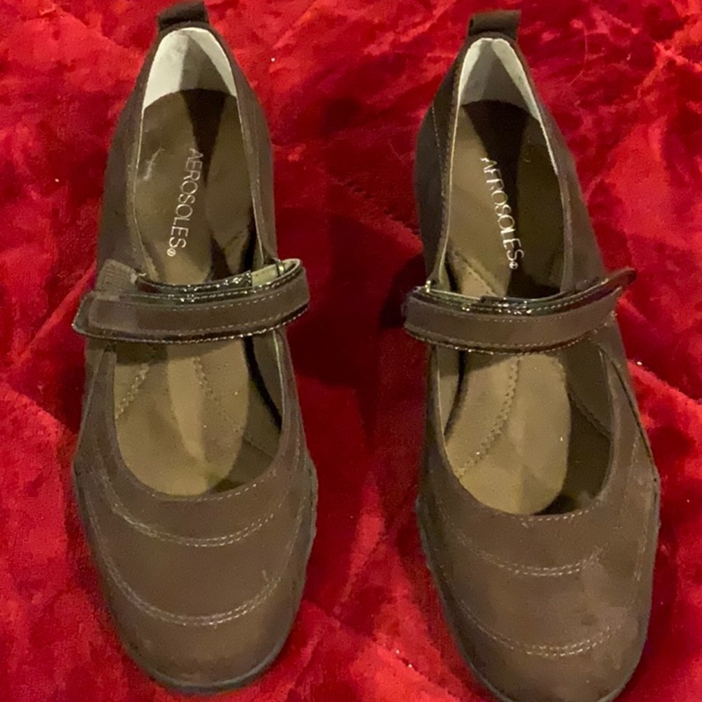 Brown suede aerosoles Tornado wedges
